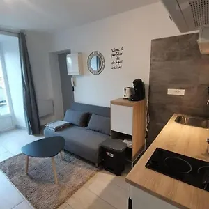Appartement Au Calme, Saint-Georges-de-Luzençon