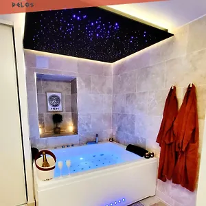 - La Delos - Jacuzzi 2 Places - Centre A Pied - Lit Queen Size - Parking Privee - Wifi - Center Within Walking Distance - , Quimper France