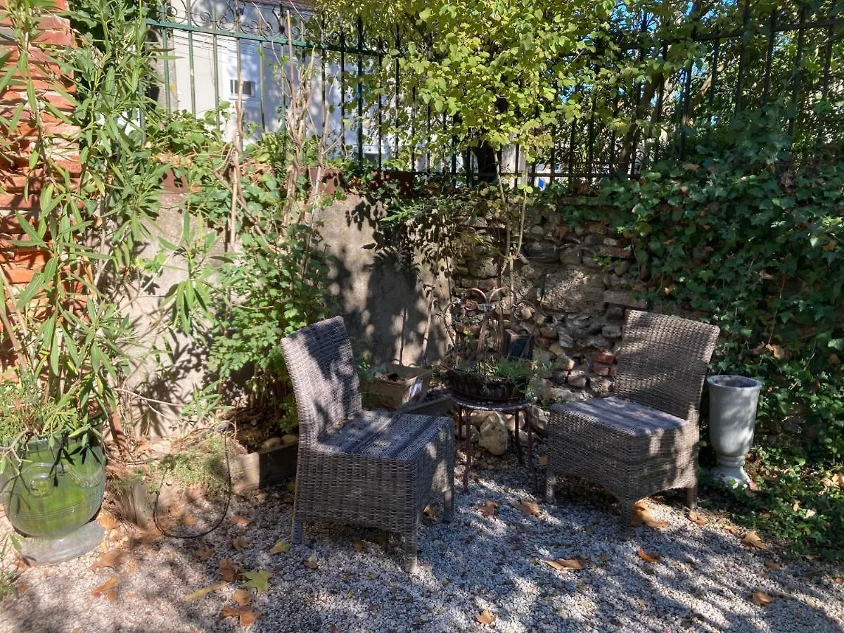 16 Bis-Gite-Hotel-Appartement Marssac-sur-Tarn Apartment
